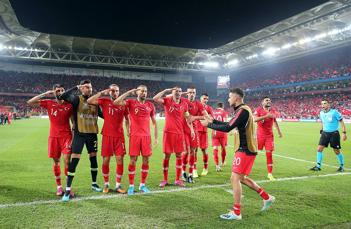 UEFA kaznila Turke zbog salutiranja, ukoren i Edin Višća