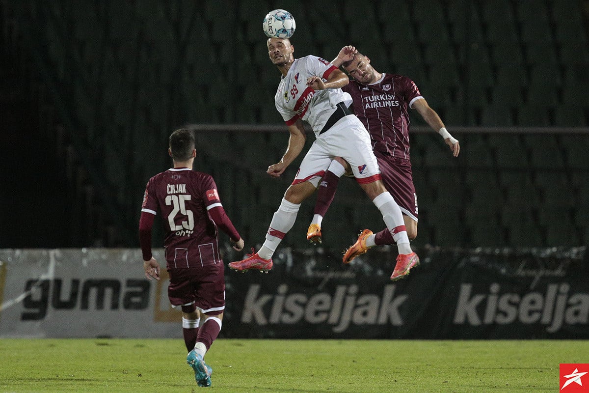 Briljirao u Premijer ligi, danas zabio dva gola Ajaxu, ali još nije odlučeno za koga će igrati Briljirao u Premijer ligi, danas zabio dva gola Ajaxu, ali još nije odlučeno za koga će igrati