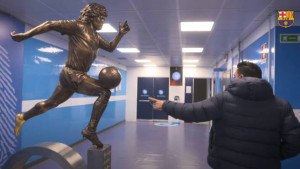 Xavi 'otkrio grešku' na statui Diega Maradone