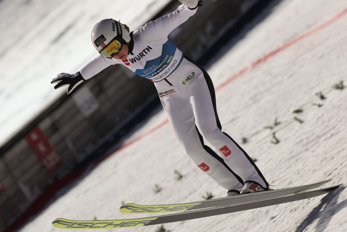 Skandal u ski-skokovima nakon izjave Norvežanke, Slovenci u šoku: "To je toliko bolestan..." Skandal u ski-skokovima nakon izjave Norvežanke, Slovenci u šoku: "To je toliko bolestan..."