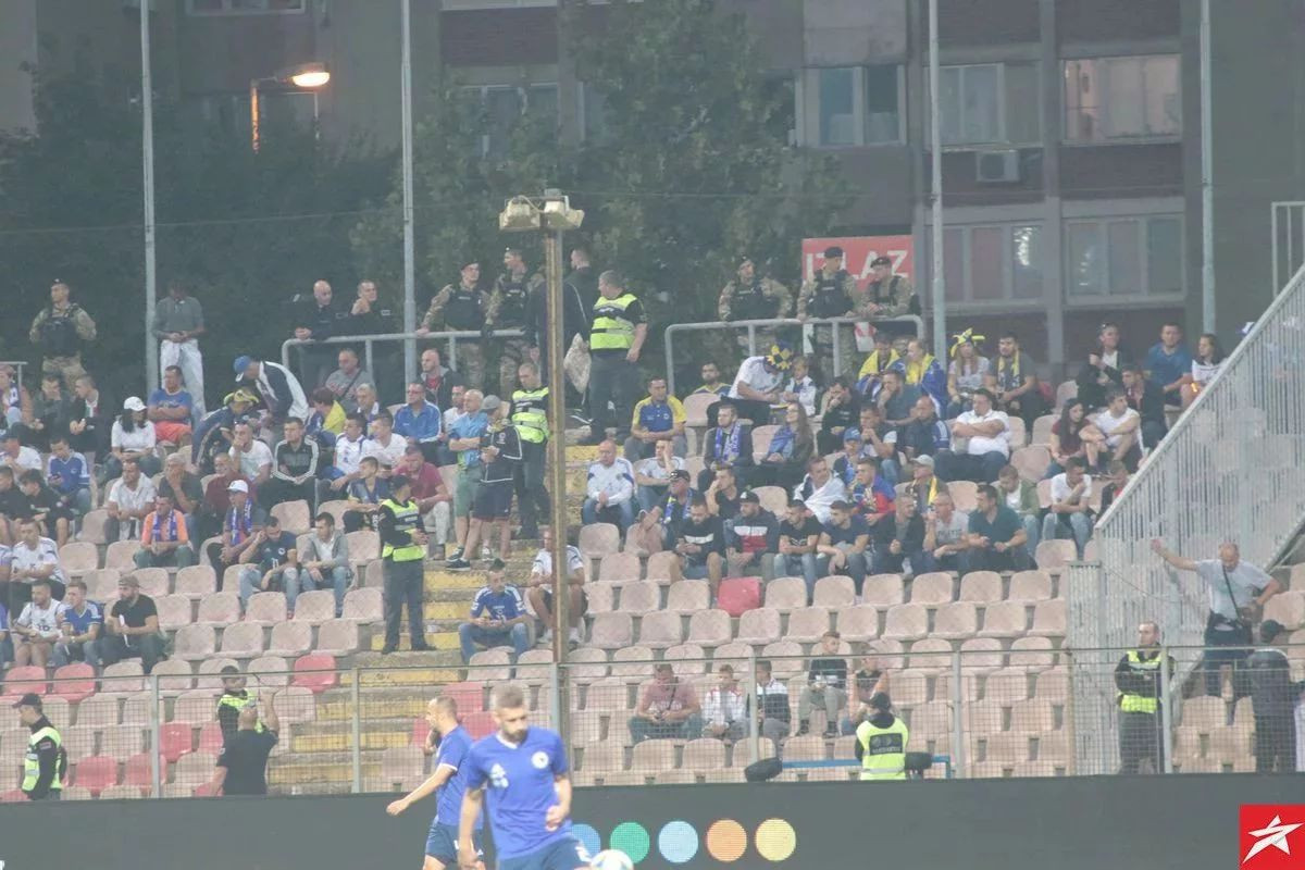 Šta se dešavalo prije meča u Zenici: Navijač je vraćen na stadion, bit će mu izdat prekršajni nalog