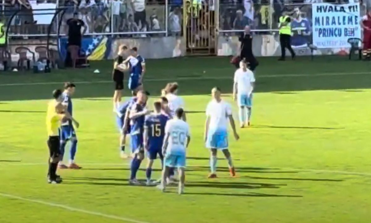 U Zenici je odsviran kraj, fudbaleri San Marina su krenuli prema Edinu Džeki, a onda gospodski potez U Zenici je odsviran kraj, fudbaleri San Marina su krenuli prema Edinu Džeki, a onda gospodski potez