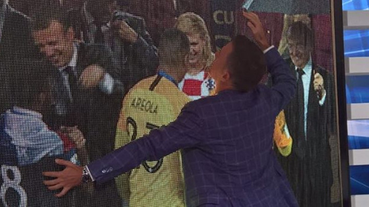 Jeličić se baš "nameračio" na Kolindu, sada je objavio i fotografiju