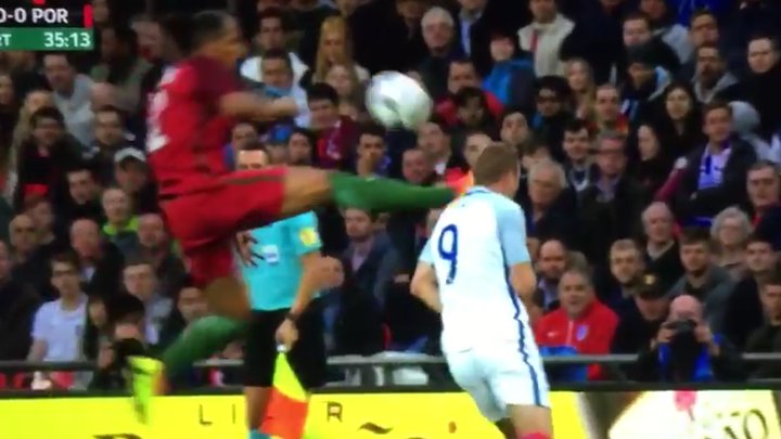 Nije Pepe, ali jeste Alves: Pogledajte start nogom u glavu!