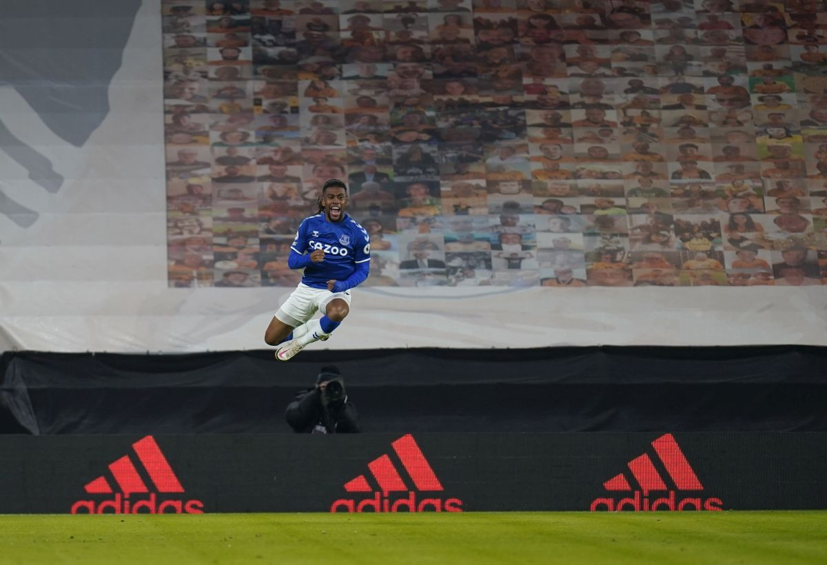 Everton se spašava, bizarna scena na stadionu obilježila noć Everton se spašava, bizarna scena na stadionu obilježila noć