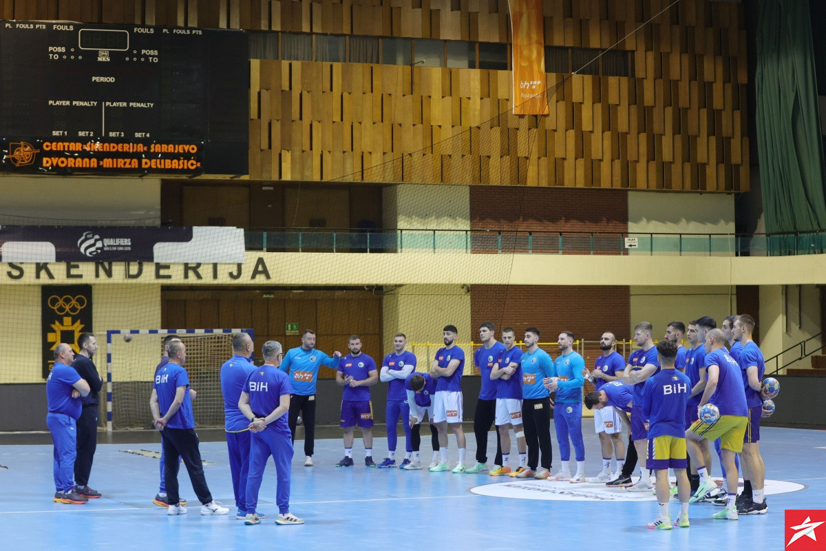 Rukometna reprezentacija Bosne i Hercegovine obavila trening u Skenderiji pred susret sa Islandom Rukometna reprezentacija Bosne i Hercegovine obavila trening u Skenderiji pred susret sa Islandom
