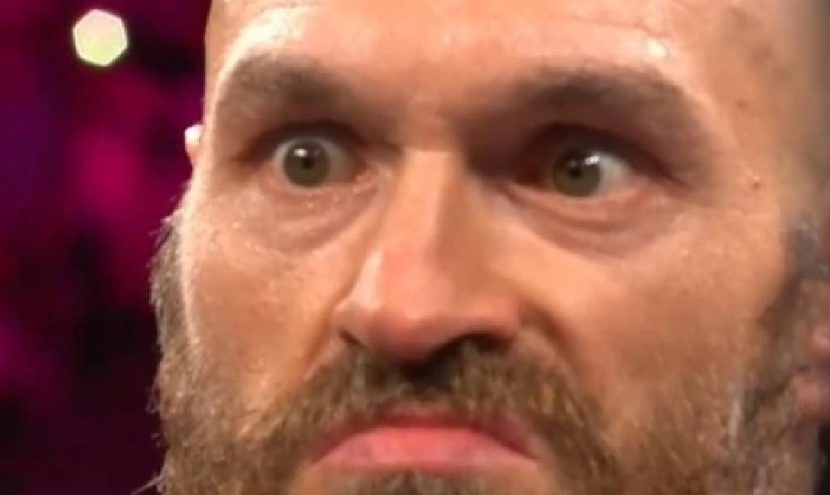 Scena sa početka meča zaledila je sve: Tyson Fury jednostavno nije mogao izgubiti meč od Wildera Scena sa početka meča zaledila je sve: Tyson Fury jednostavno nije mogao izgubiti meč od Wildera