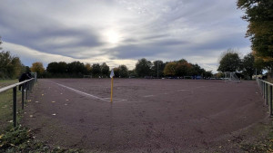 Stadion u Njemačkoj privukao pažnju: Na terenu nema ni komadića trave, a utakmica se igra regularno