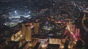 Spektakularna bakljada Manijaka na ulicama Grbavice povodom 30. godišnjice reintegracije