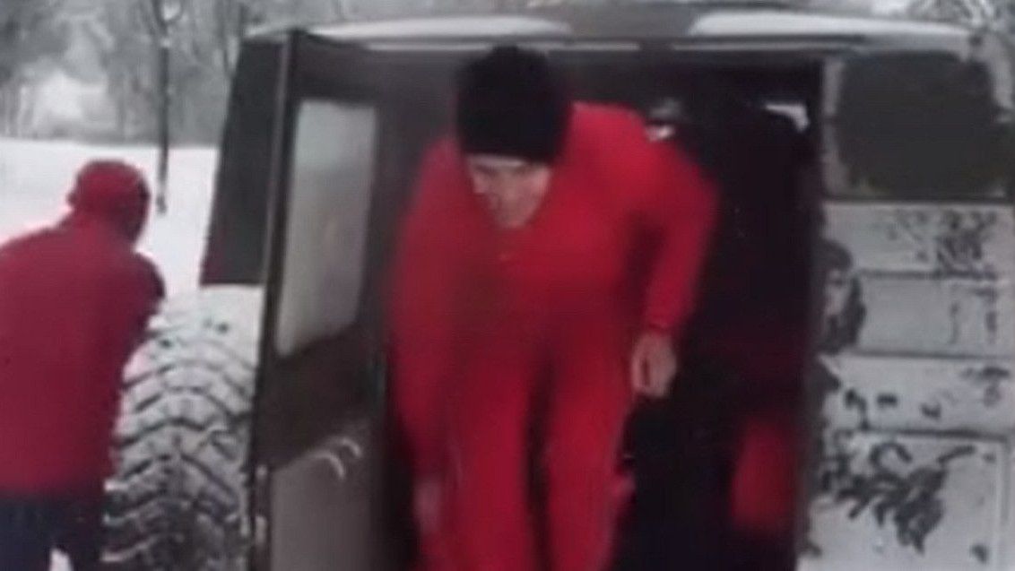 Ne, nije lov: Igrači Jedinstva se do stadiona vozili u transporteru Ne, nije lov: Igrači Jedinstva se do stadiona vozili u transporteru