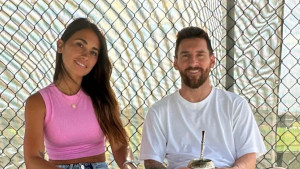 Messi sa suprugom viđen u Parizu, šta to treba da znači?