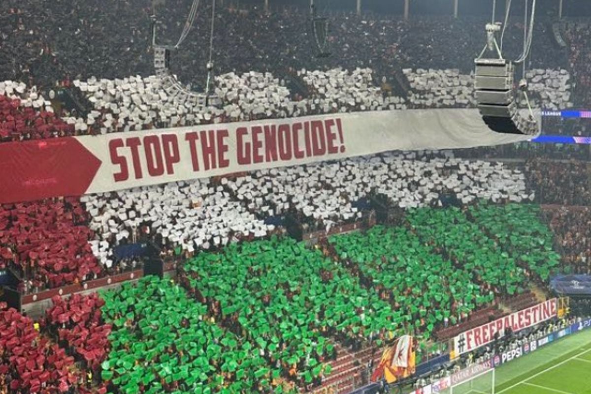 Svijet šuti i okreće glavu, ali oni ne - Snažna poruka, a onda je stadion ekisplodirao u 3. minuti Svijet šuti i okreće glavu, ali oni ne - Snažna poruka, a onda je stadion ekisplodirao u 3. minuti