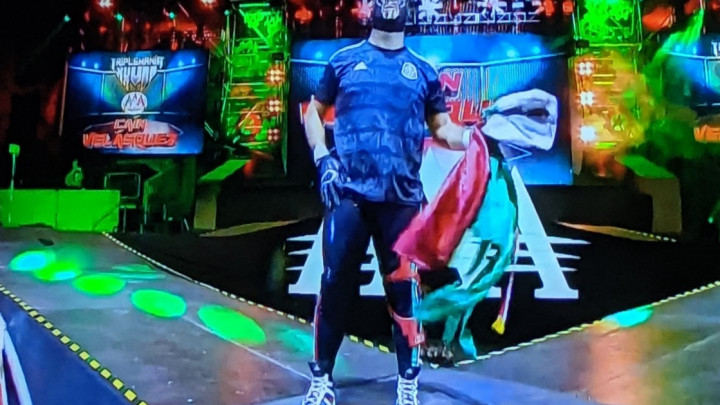 Cain Velasquez debitovao kao kečer i podigao publiku na noge fantastičnim potezima