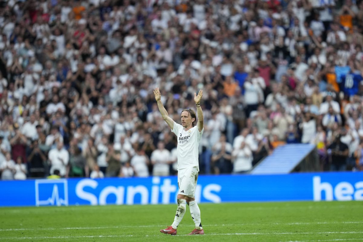 Knjiga je spala na dvije stranice - Luka Modrić odlučuje između ovih klubova! Knjiga je spala na dvije stranice - Luka Modrić odlučuje između ovih klubova!