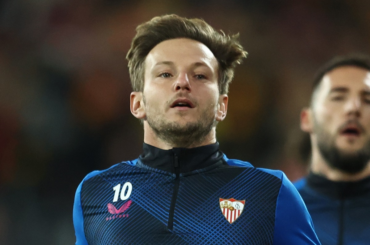 Navijači Hajduka u transu - Split ionako gori, Rakitić ga dodatno pali, a Dejan Lovren... Navijači Hajduka u transu - Split ionako gori, Rakitić ga dodatno pali, a Dejan Lovren...