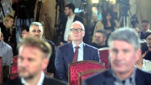 Slavni Srbin prodao dušu đavolu, sluga je Aleksandra Vučića, bahati se i prijeti: "Nas je tebe stid"