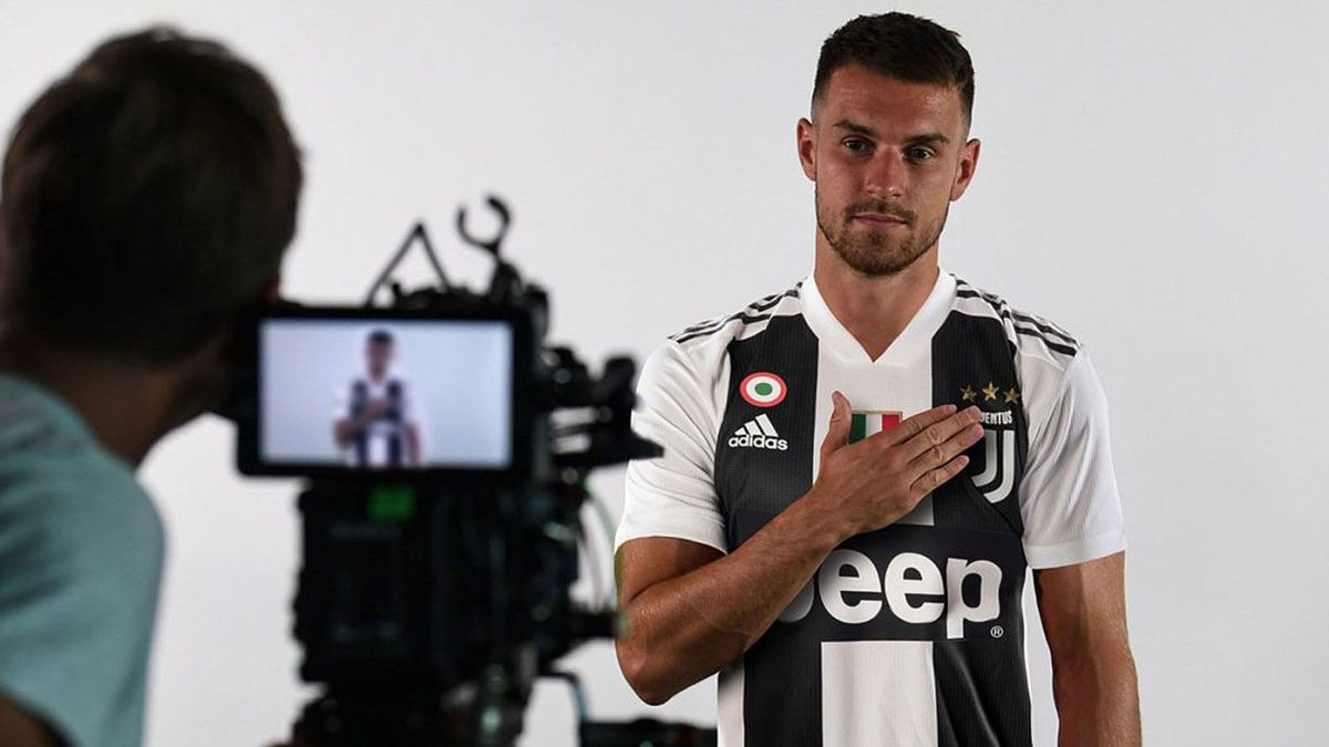 Ramsey objavio fotografiju u dresu Juventusa, a prvi se oglasio Miralem Pjanić