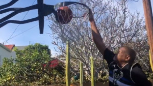 Još uvijek djeluje moćno: Bivša NBA zvijezda zakucava sa 66 godina