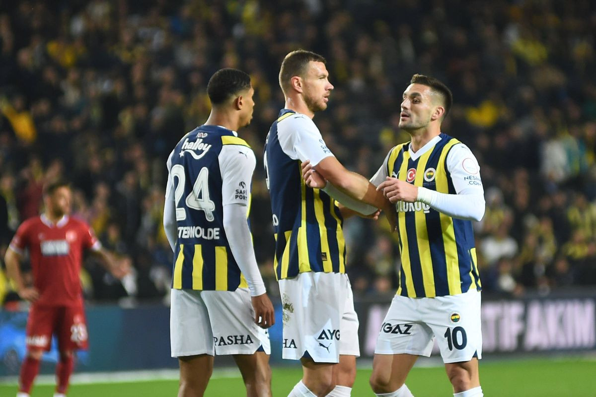 Bomba iz Istanbula: Edin Džeko i Dušan Tadić odlaze iz Fenerbahčea! Bomba iz Istanbula: Edin Džeko i Dušan Tadić odlaze iz Fenerbahčea!