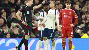 Liverpool slavio: Simons napravio strašan start nad Van Dijkom, Spursi završili meč sa devet igrača