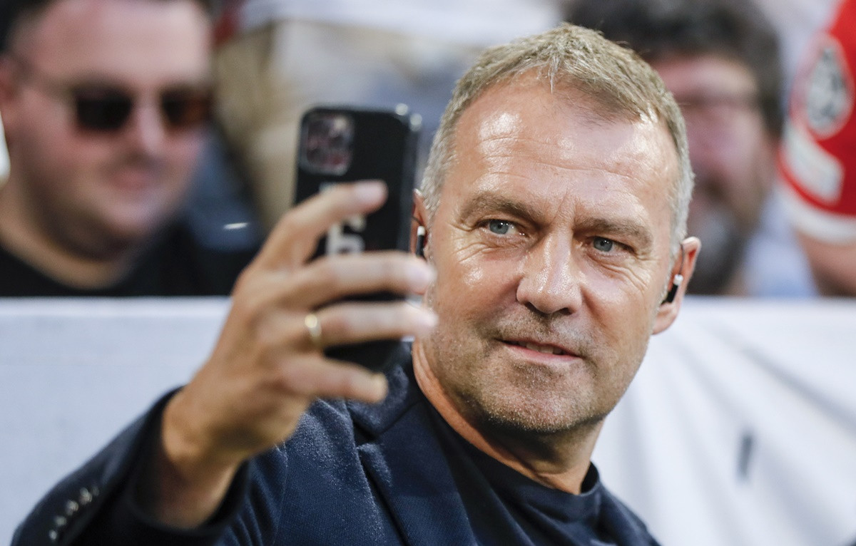 Hansi Flick uzeo telefon i okrenuo otpisanog: "Ne ideš nigdje, ostaješ u Barceloni" Hansi Flick uzeo telefon i okrenuo otpisanog: "Ne ideš nigdje, ostaješ u Barceloni"