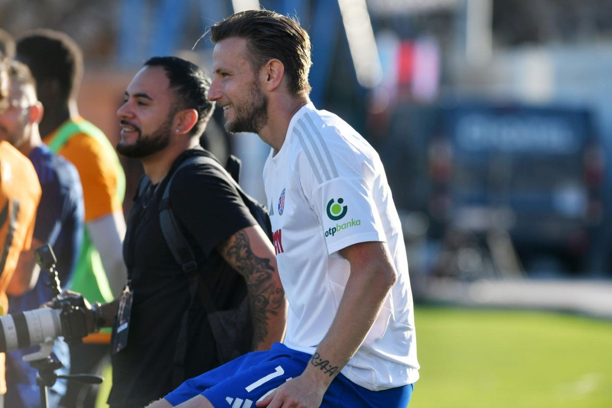 Rakitić na luksuznom odmoru u Italiji saznao šta mu se sprema na Poljudu, ovom se ni sam nije nadao Rakitić na luksuznom odmoru u Italiji saznao šta mu se sprema na Poljudu, ovom se ni sam nije nadao