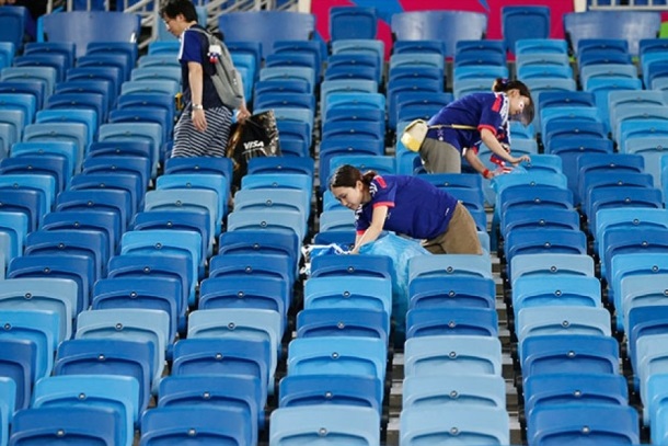 Japanski navijači nakon meča očistili Arenu das Dunas
