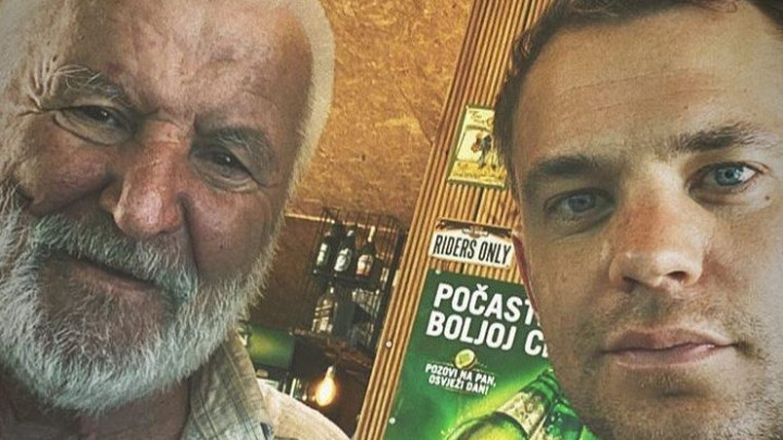 Neuer u Hrvatskoj: Biciklom svratio u kafić i platio 'turu' svima