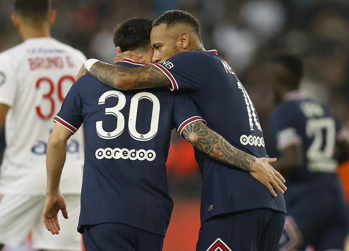 "Neymar je vukao igrača, kako VAR to ne vidi?" "Neymar je vukao igrača, kako VAR to ne vidi?"