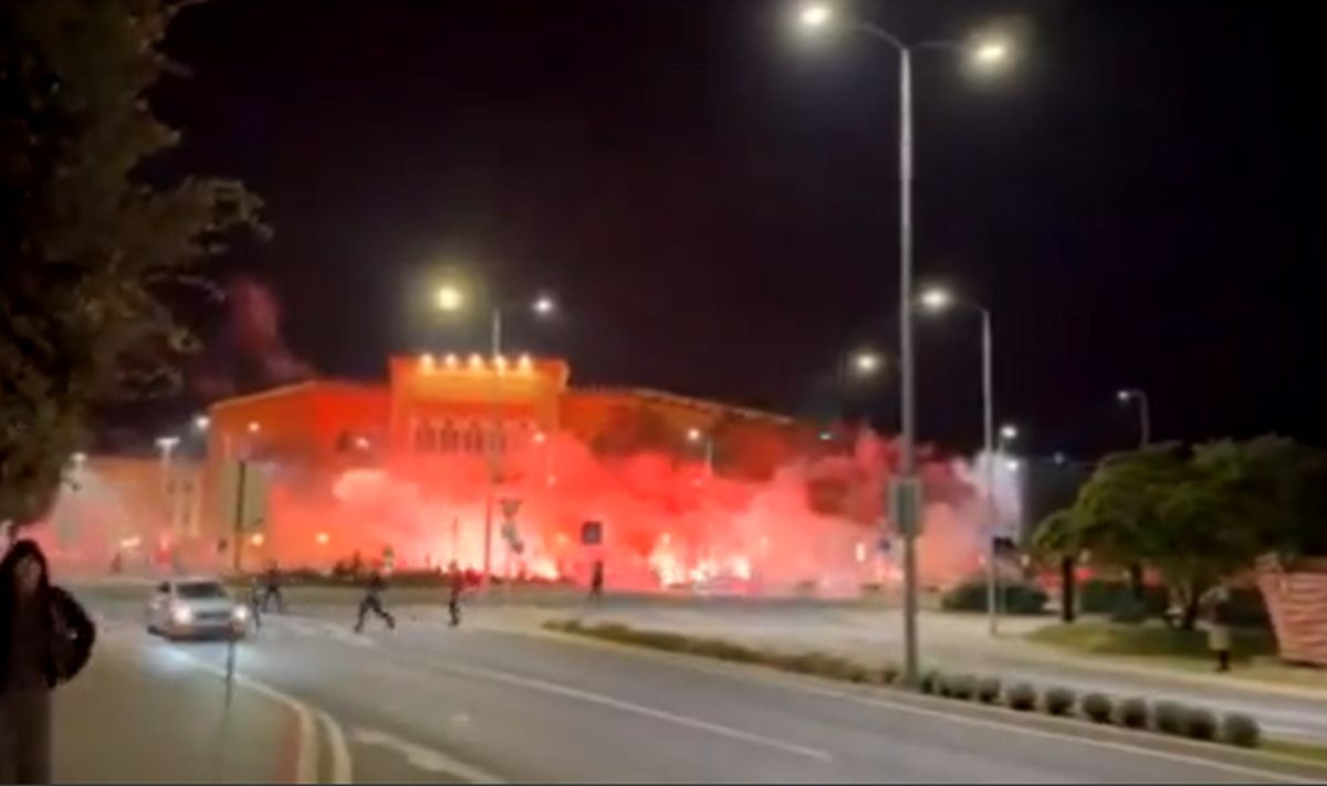 Haos u Mostaru, novi žestok sukob navijača! Haos u Mostaru, novi žestok sukob navijača!