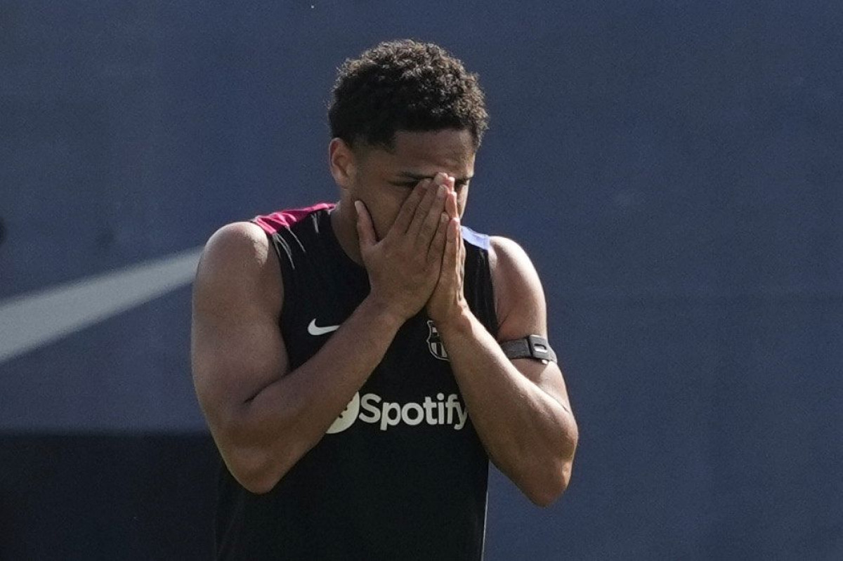 Vitor Roque se radovao što je Xavi dobio otkaz, a sada ga Hansi Flick ponizio pred cijelim timom Vitor Roque se radovao što je Xavi dobio otkaz, a sada ga Hansi Flick ponizio pred cijelim timom