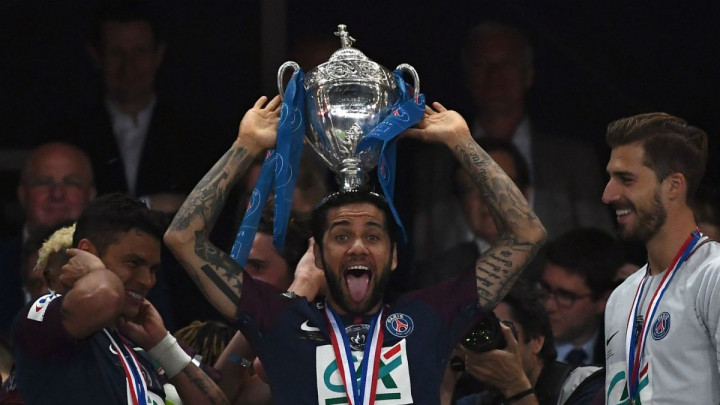 Dani Alves na originalan način objavio da traži novi klub i ponovo nasmijao sve ljubitelje nogometa