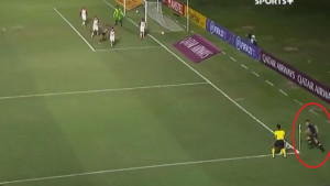 Lopte nije ni krenula, a već je izašla: Najgori korner u historiji fudbala!