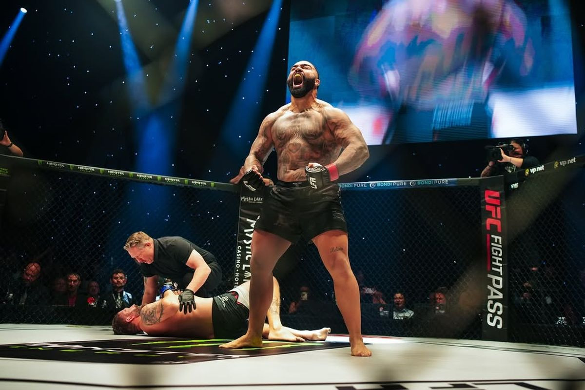 Ovaj tip je neviđeno čudovište, uništava sve pred sobom: Protivnik je za 24 sekunde zakucan za pod!