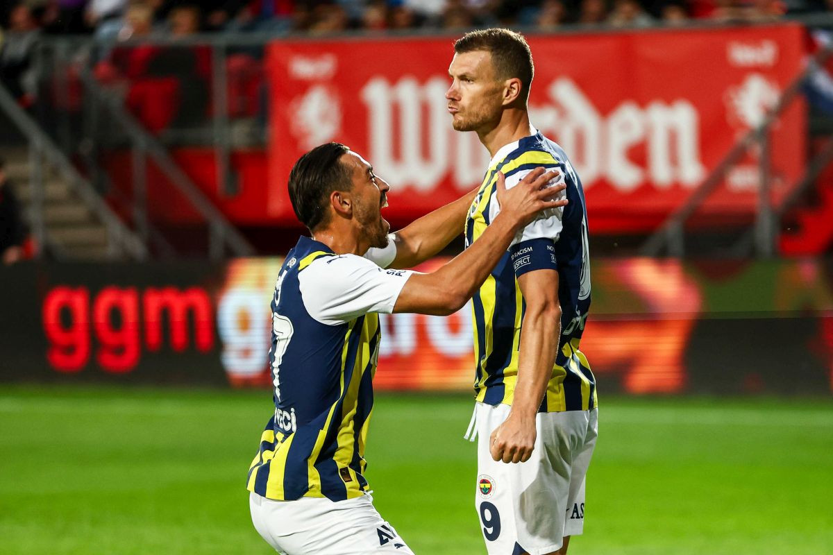 Dijamant glavna tema u Turskoj: "38-godišnji 'omladinac' Edin Džeko je kao novi transfer za Fener" Dijamant glavna tema u Turskoj: "38-godišnji 'omladinac' Edin Džeko je kao novi transfer za Fener"