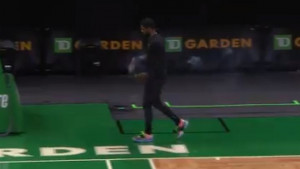 Kyrie Irving zapalio kadulju u TD Gardenu kako bi očistio dvoranu od negativne energije