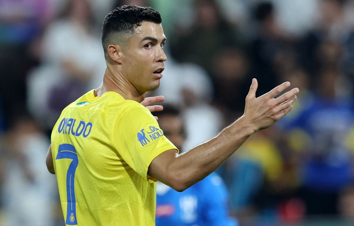 Ronaldo čelnicima Al Nassra rekao koga da mu dovedu, traži od njih da mu daju milion eura sedmično! Ronaldo čelnicima Al Nassra rekao koga da mu dovedu, traži od njih da mu daju milion eura sedmično!