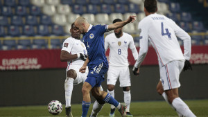 U BiH je stalno meta kritika, a ugledni France Football ga proglasio najboljim Zmajem!