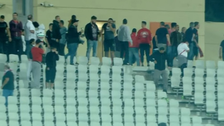 Opšta tuča navijača Olympiacosa sa policijom