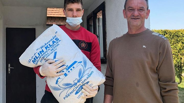 Igrač Slobode oduševio sugrađane: Livančić ugroženim stanovnicima Viteza kupio po vreću brašna