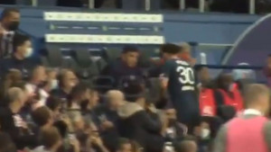 Ni igrači na klupi PSG-a nisu mogli da vjeruju da Messi izlazi iz igre