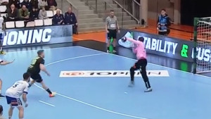 Rijetko se dešava u fudbalu, a u rukometu nikad: Pogledajte najčudniju odbranu sedmerca ikad 