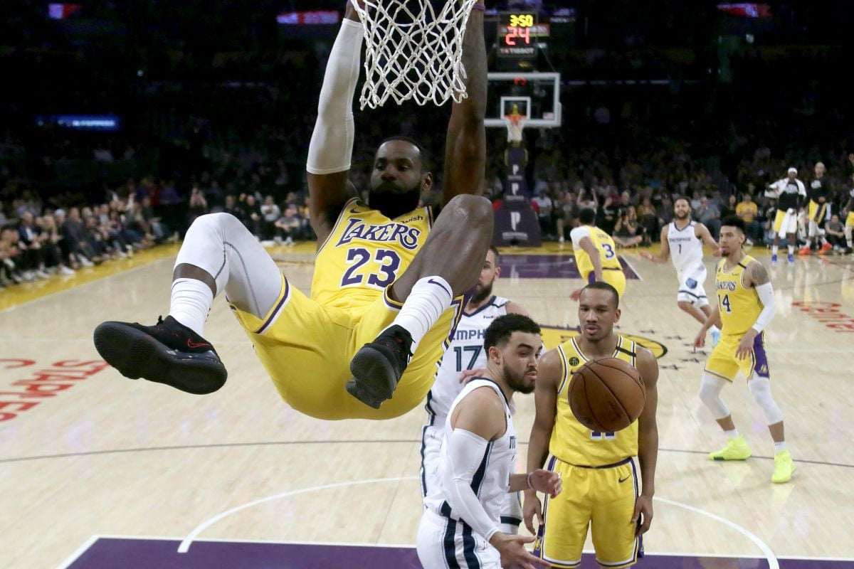 James i Davis vodili Lakerse do pobjede protiv Memphisa