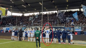 Navijači Schalkea "postrojili" igrače nakon poraza, Edin Džeko i društvo u čudu gledali šta rade
