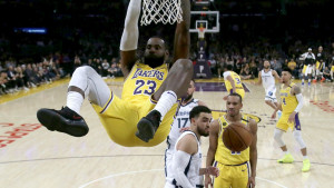 James i Davis vodili Lakerse do pobjede protiv Memphisa