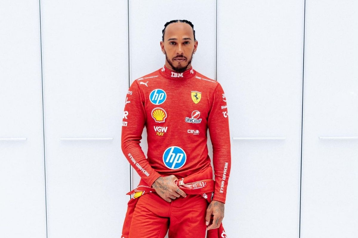 Lewis Hamilton obukao crveno odjelo Ferrarija i zapalio društvene mreže! Lewis Hamilton obukao crveno odjelo Ferrarija i zapalio društvene mreže!