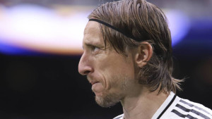 Modrić je ostao sam na pustom Bernabeuu, došao je Perez i pred njega stavio bogatstvo, a Hrvat je...