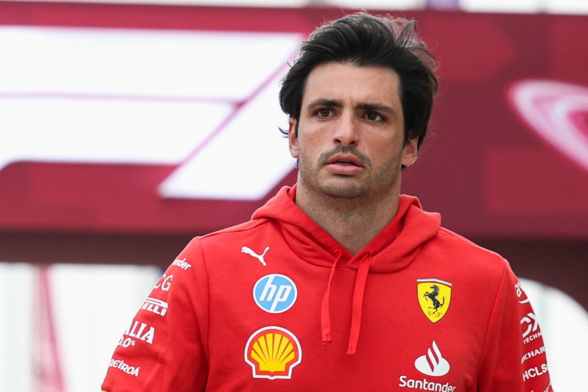 Carlos Sainz otkrio kako mu je Ferrari garantovao novi ugovor pa ga ipak zamijenio Hamiltonom Carlos Sainz otkrio kako mu je Ferrari garantovao novi ugovor pa ga ipak zamijenio Hamiltonom