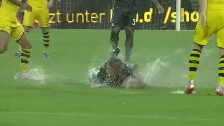 Borussia krenula furiozno protiv Udinesea pa "povukla ručnu", meč je na kraju morao biti prekinut