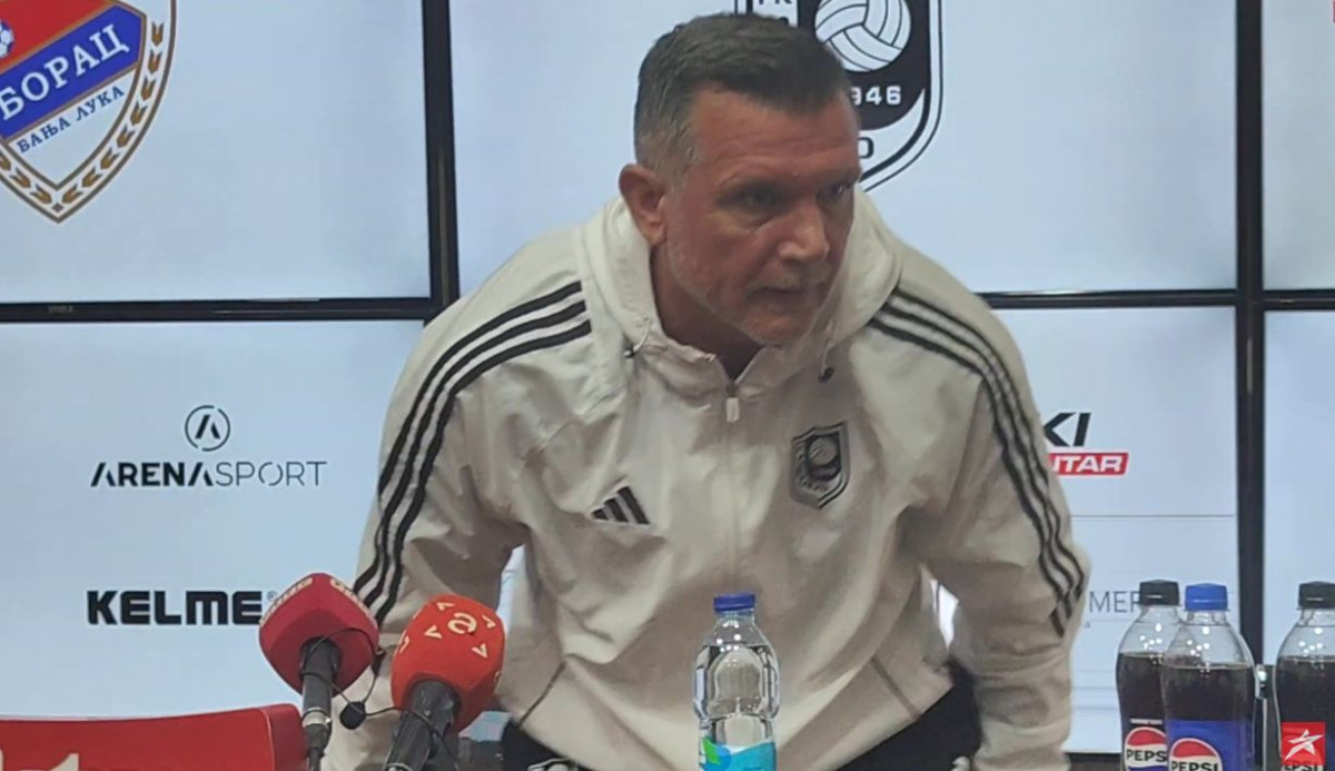 Zekić na kraju press konferencije krenuo da ustane sa stolice, pa pokazao kakav je gospodin